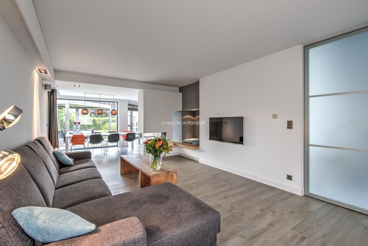 Woonkamer met haard 01