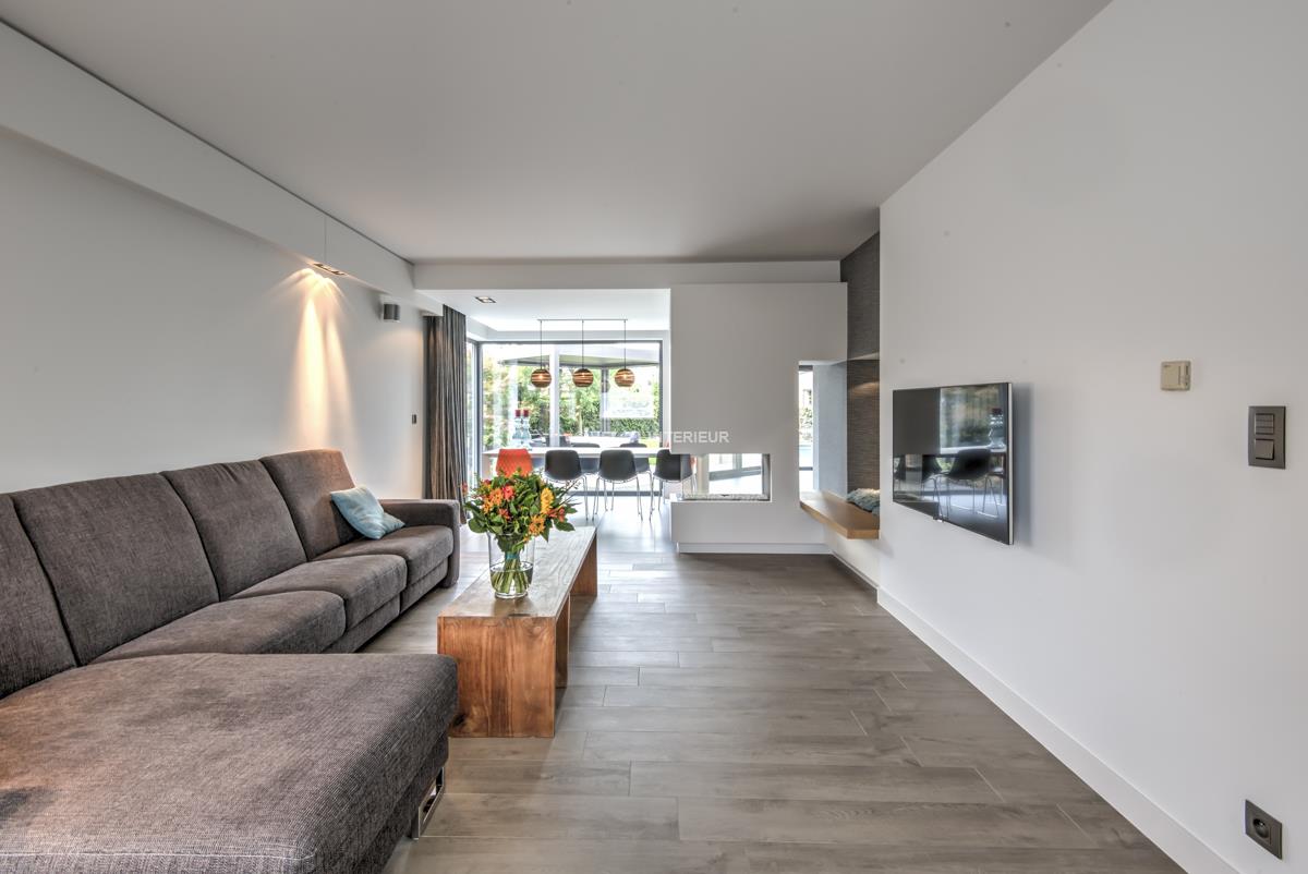 Woonkamer met haard 02