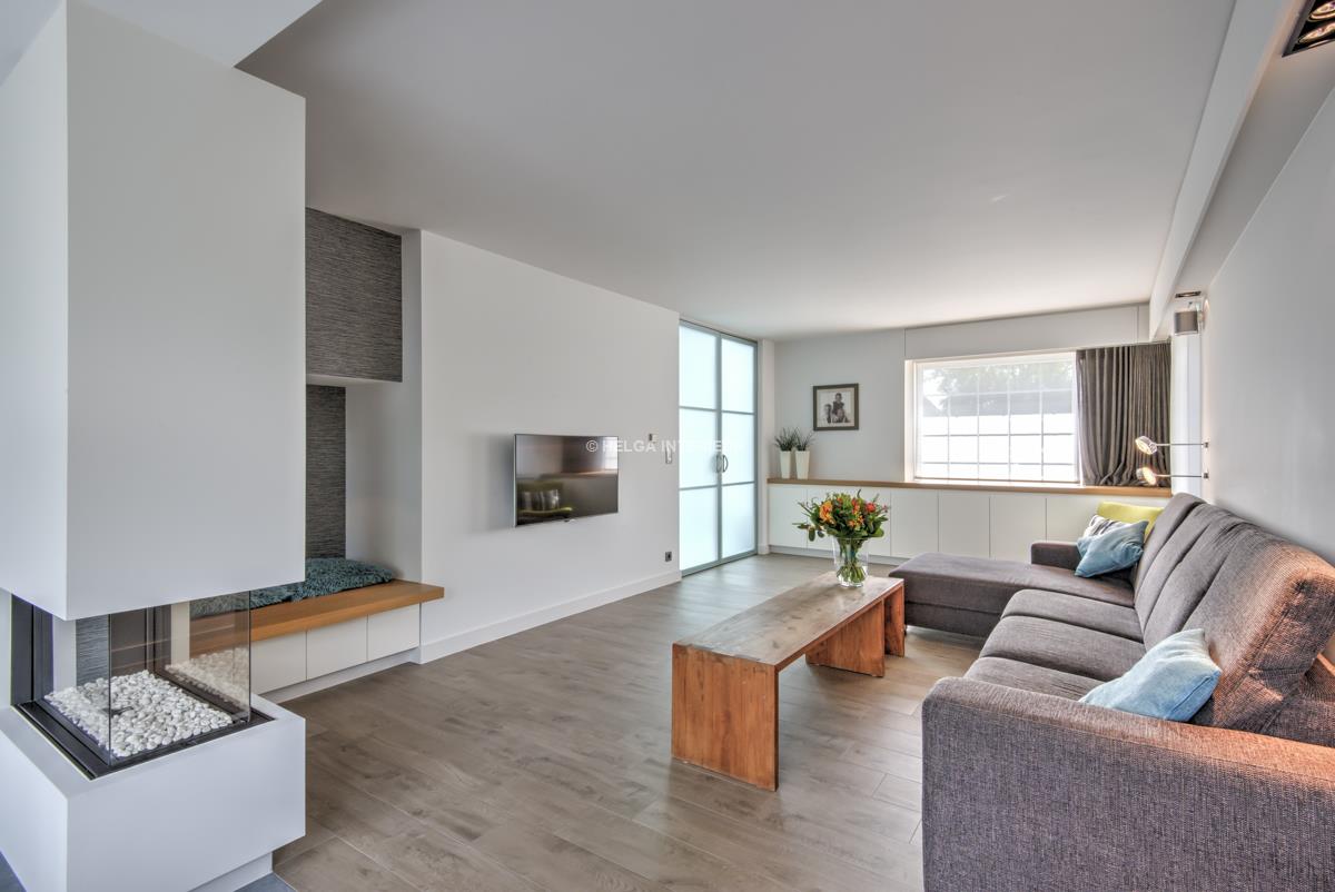 Woonkamer met haard 05