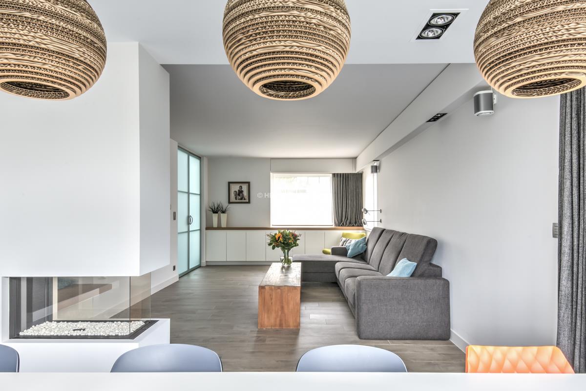 Woonkamer met haard 09